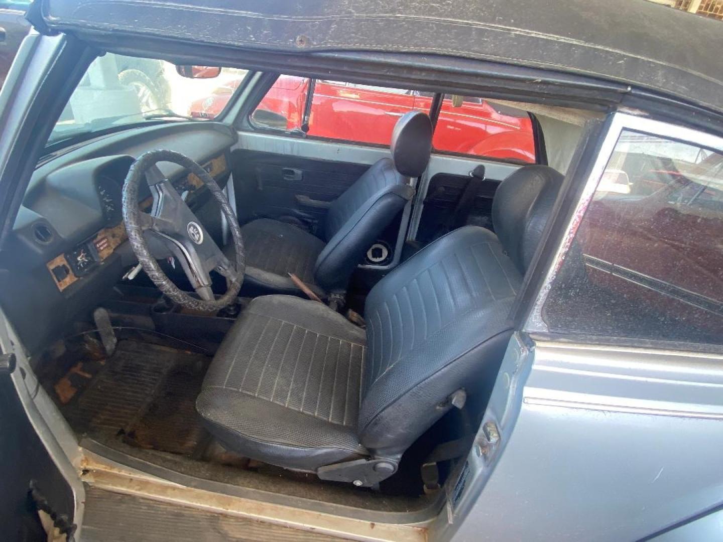 1979 Silver /Black Volkswagen Bug Convertible (1592028095) , Standard transmission, located at 1687 Business 35 S, New Braunfels, TX, 78130, (830) 625-7159, 29.655487, -98.051491 - Photo#5